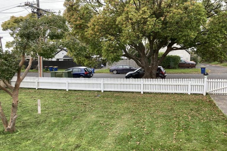 Photo of property in 6 Koromiko Street, New Lynn, Auckland, 0600