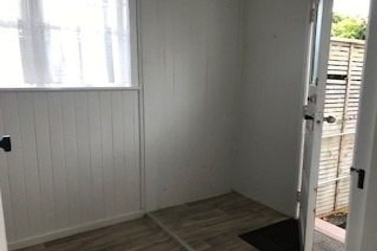 Photo of property in 3 Fruitvale Road, New Lynn, Auckland, 0600