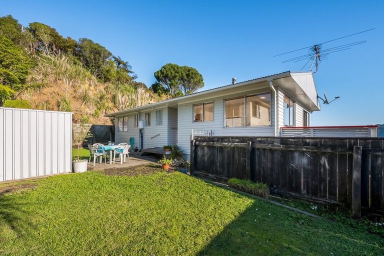 Photo of property in 32 Kingsley Street, Stokes Valley, Lower Hutt, 5019
