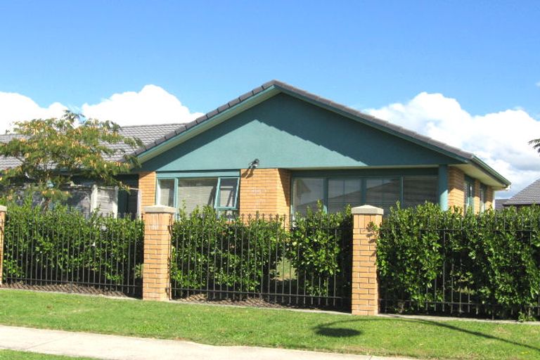 Photo of property in Waimanu Bay Village, 40/1 Piriti Drive, Te Atatu Peninsula, Auckland, 0610