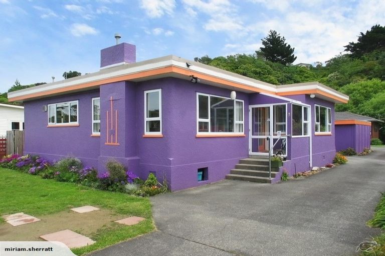 Photo of property in 4 Luckie Street, Tawa, Wellington, 5028