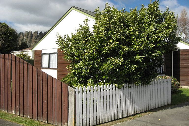 Photo of property in 1/13 Gibbs Crescent, Wainuiomata, Lower Hutt, 5014