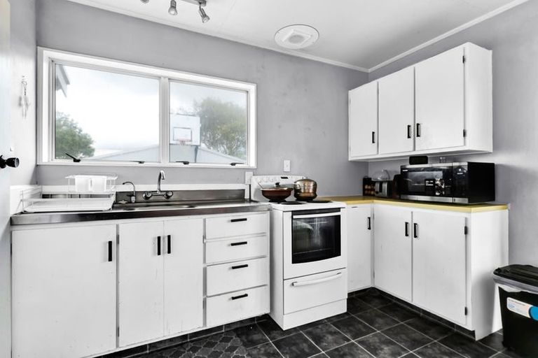 Photo of property in 11 Manuka Place, Hawera, 4610