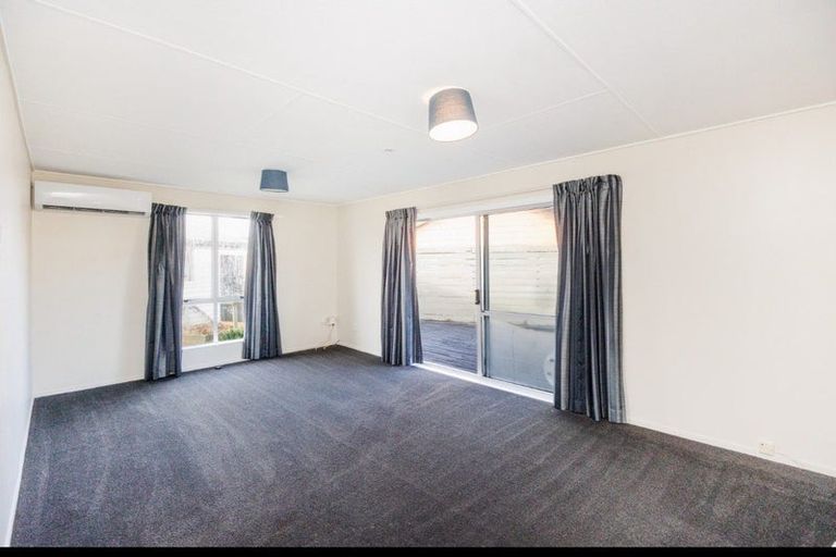 Photo of property in 41 Acacia Street, Kelvin Grove, Palmerston North, 4414