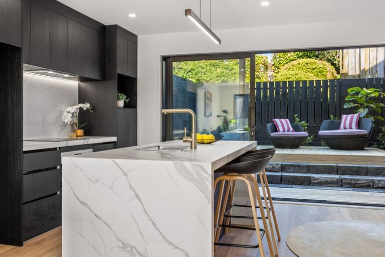 Photo of property in 10b Prince Regent Drive, Half Moon Bay, Auckland, 2012