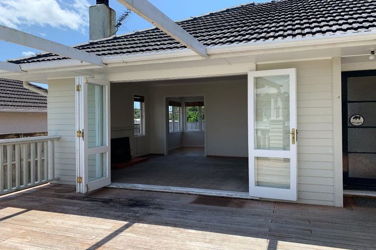 Photo of property in 13 Kervil Avenue, Te Atatu Peninsula, Auckland, 0610