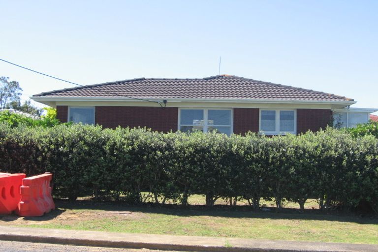 Photo of property in 2/7 Sudan Avenue, Milford, Auckland, 0620