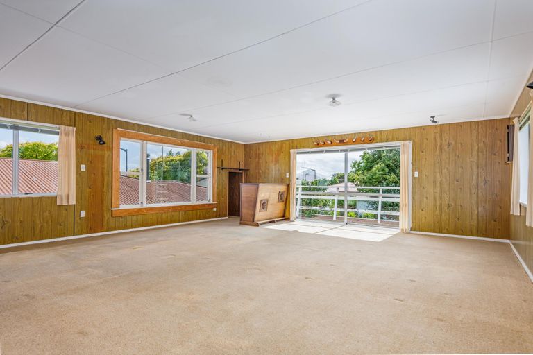 Photo of property in 18 Freyberg Street, Roslyn, Palmerston North, 4414