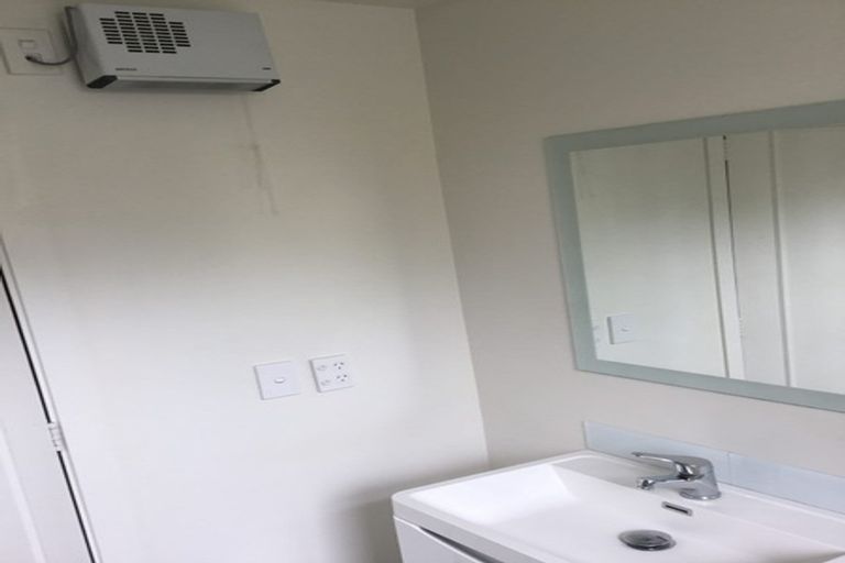 Photo of property in 118 Holly Road, St Albans, Christchurch, 8014