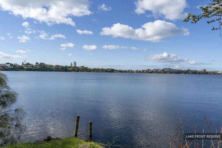 Photo of property in 18 Macbeth Court, Milford, Auckland, 0620