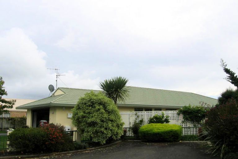 Photo of property in 14 Meredith Way, Paraparaumu Beach, Paraparaumu, 5032