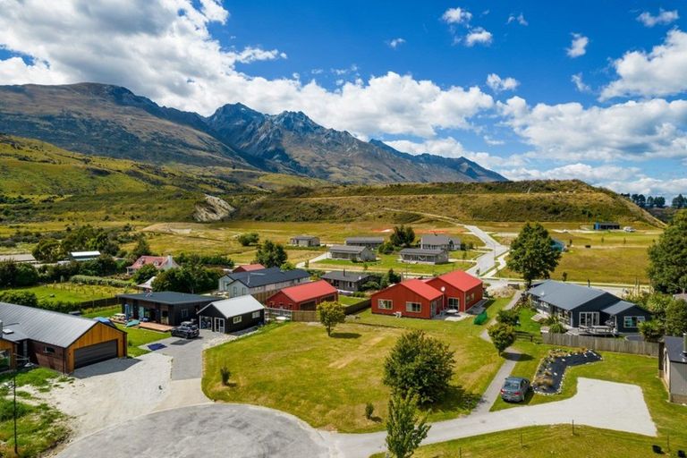 Photo of property in 13 Old Dairy Close, Glenorchy, 9372