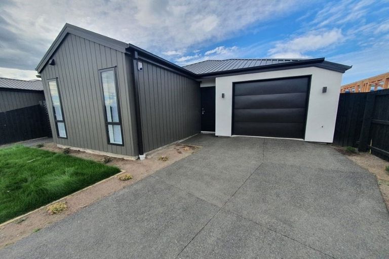 Photo of property in 14 Koral Lane, Broomfield, Christchurch, 8042