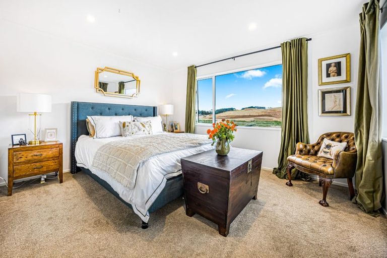 Photo of property in 44 Boocock Crescent, Orewa, 0931