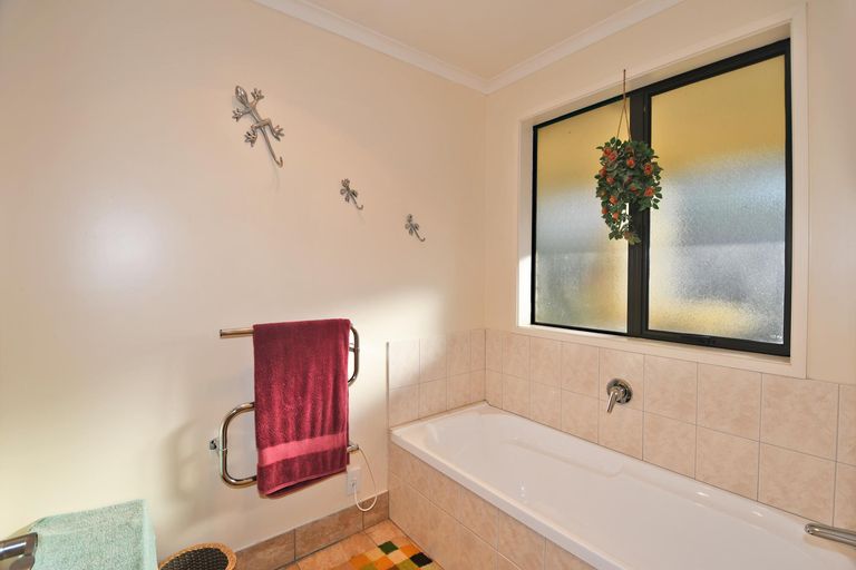 Photo of property in 210 Staniforth Road, Kaiwaka, Wellsford, 0975