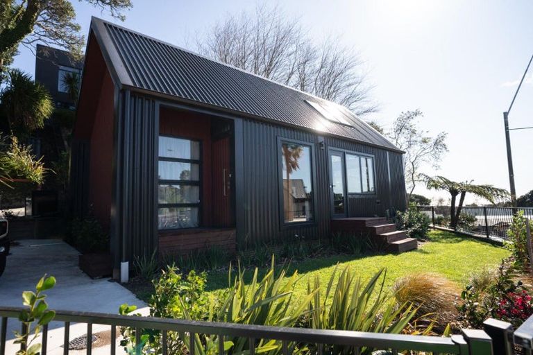 Photo of property in 434 Devon Street West, Lynmouth, New Plymouth, 4310