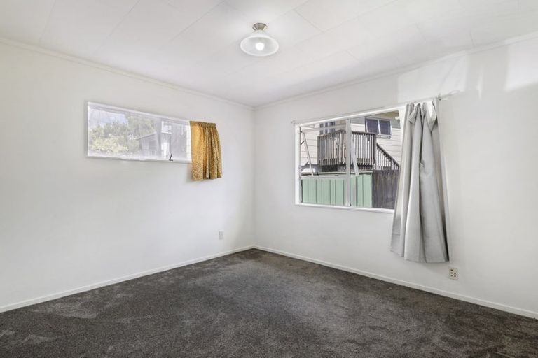 Photo of property in 2/8 Helena Street, Massey, Auckland, 0614