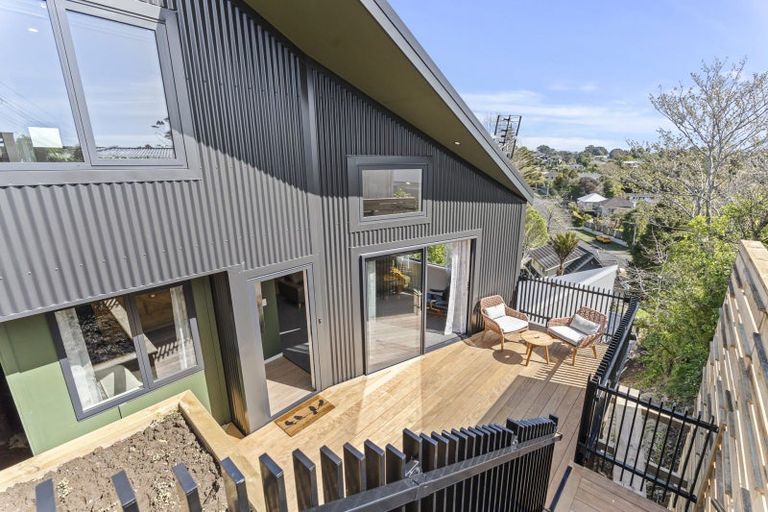 Photo of property in 120a Mangorei Road, Merrilands, New Plymouth, 4312