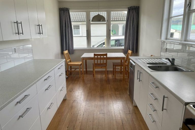 Photo of property in 211 Cambridge Terrace, Naenae, Lower Hutt, 5011