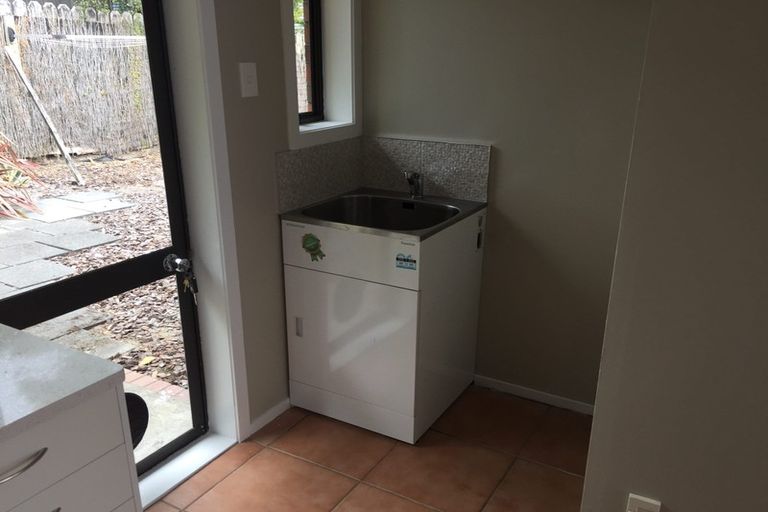 Photo of property in 1/77 Konini Road, Titirangi, Auckland, 0604