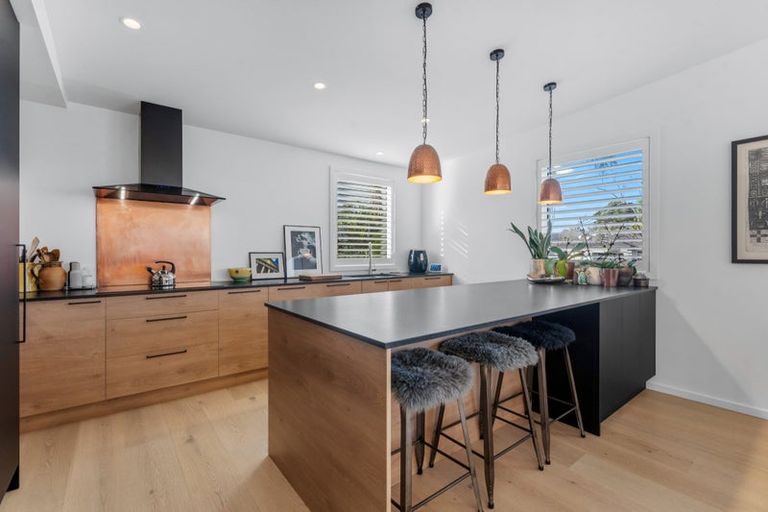 Photo of property in 37a Parr Terrace, Castor Bay, Auckland, 0620