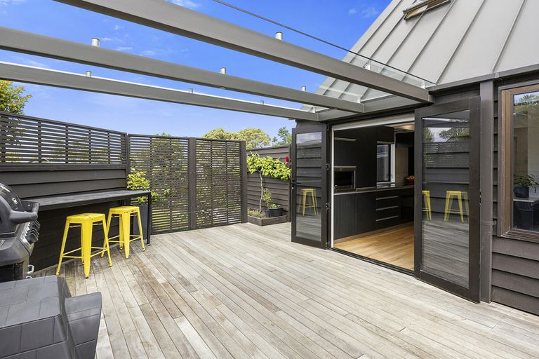 Photo of property in 18 Estuary Crescent, Fairfield, Dunedin, 9018