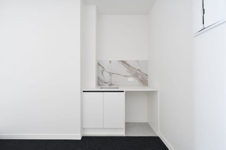 Photo of property in 44 Taipahitini Road, Rosehill, 2113