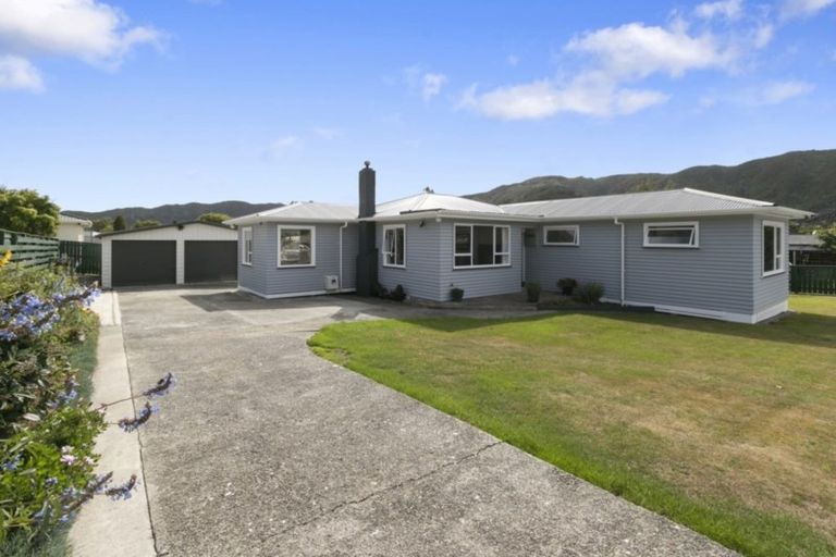 Photo of property in 3 Kent Street, Wainuiomata, Lower Hutt, 5014
