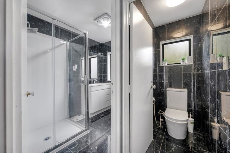 Photo of property in 2/52 Stanley Road, Glenfield, Auckland, 0629