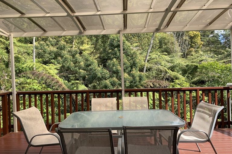 Photo of property in 9 Springwater Vale, Unsworth Heights, Auckland, 0632