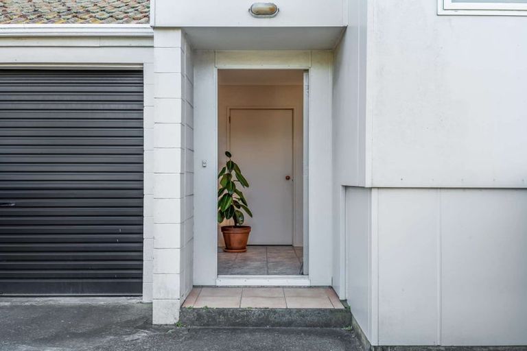 Photo of property in 1/186 Marine Parade, Mount Maunganui, 3116