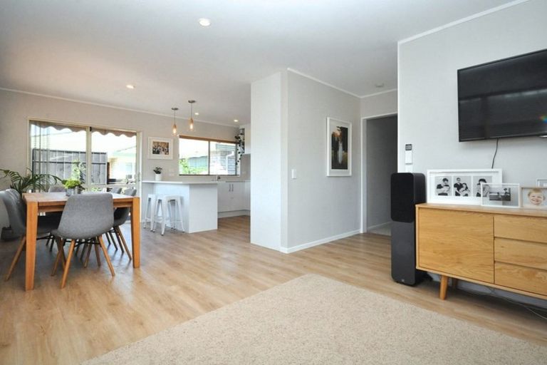Photo of property in 22a Greta Place, Stanmore Bay, Whangaparaoa, 0932