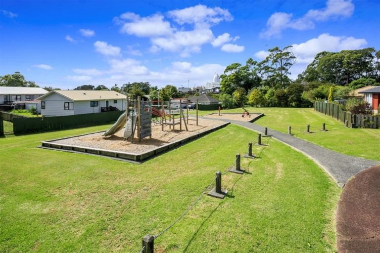 Photo of property in 37 Martin Jugum Lane, Ranui, Auckland, 0612