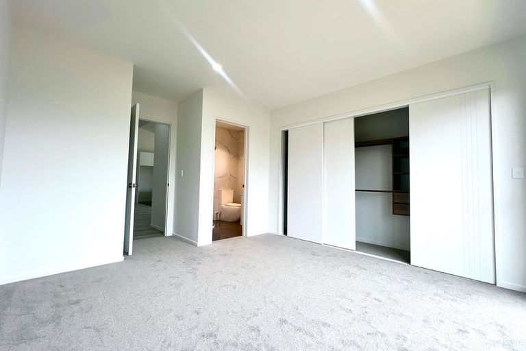 Photo of property in 17 Cronshaw Road, Karaka, 2113