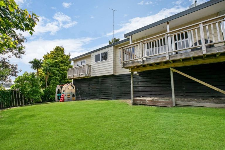 Photo of property in 8a Holiday Road, Stanmore Bay, Whangaparaoa, 0932