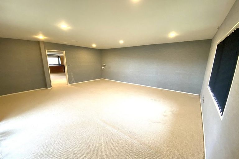 Photo of property in 7 Kawai Rise, Te Atatu Peninsula, Auckland, 0610