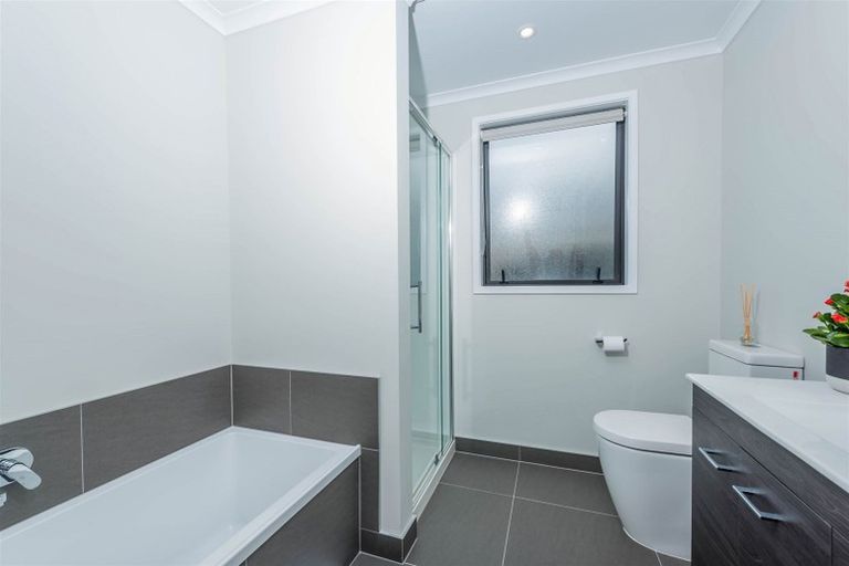 Photo of property in 14 Wai Place, Westgate, Auckland, 0614