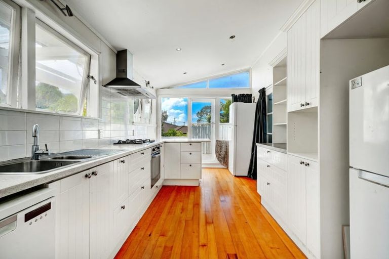 Photo of property in 19 Chorley Avenue, Massey, Auckland, 0614