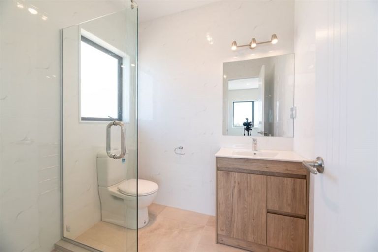 Photo of property in 8 Myra G Place, Stanmore Bay, Whangaparaoa, 0932