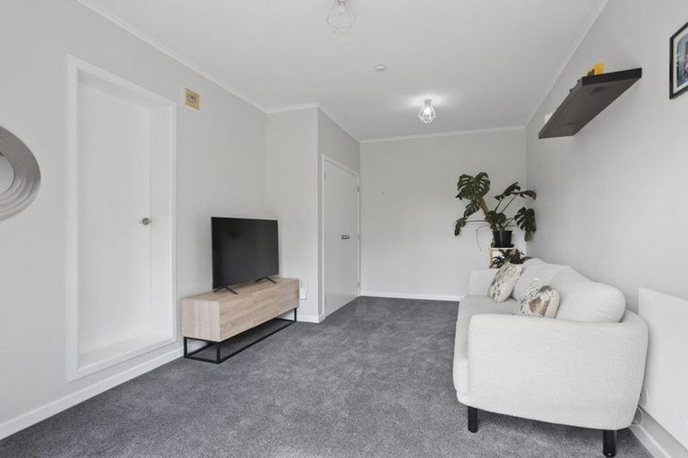 Photo of property in 8 Konini Road, Titirangi, Auckland, 0604