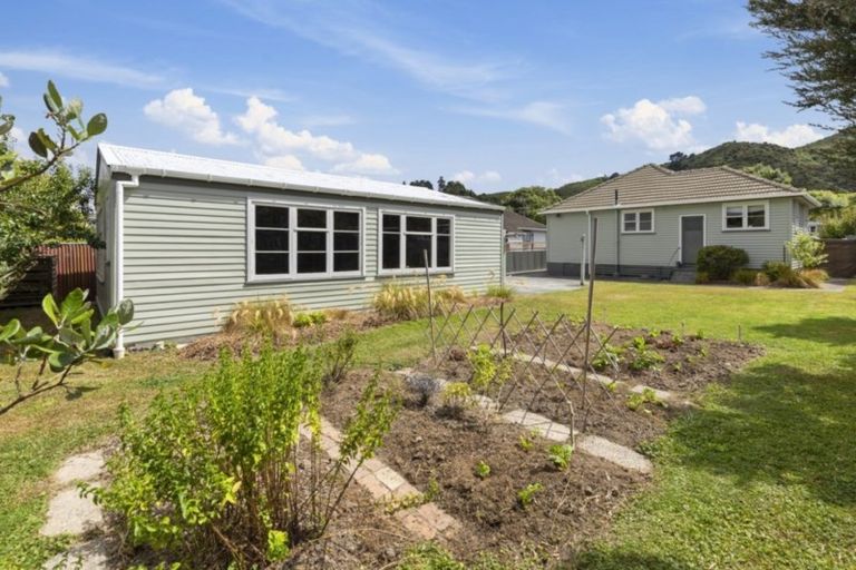 Photo of property in 126 Kowhai Street, Naenae, Lower Hutt, 5011
