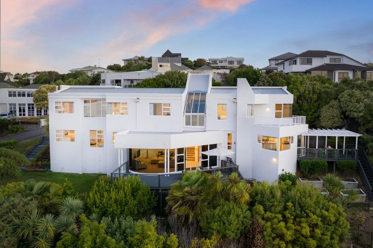 Photo of property in 28 Molyneux Close, Whitby, Porirua, 5024