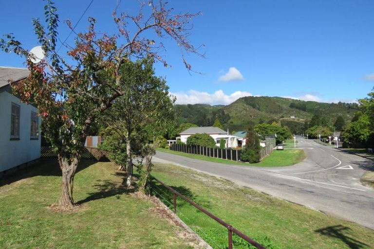Photo of property in 27 Victory Street, Reefton, 7830