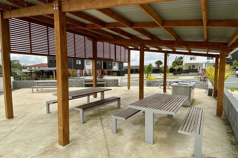 Photo of property in 9/60 Selo Street, Glen Eden, Auckland, 0602