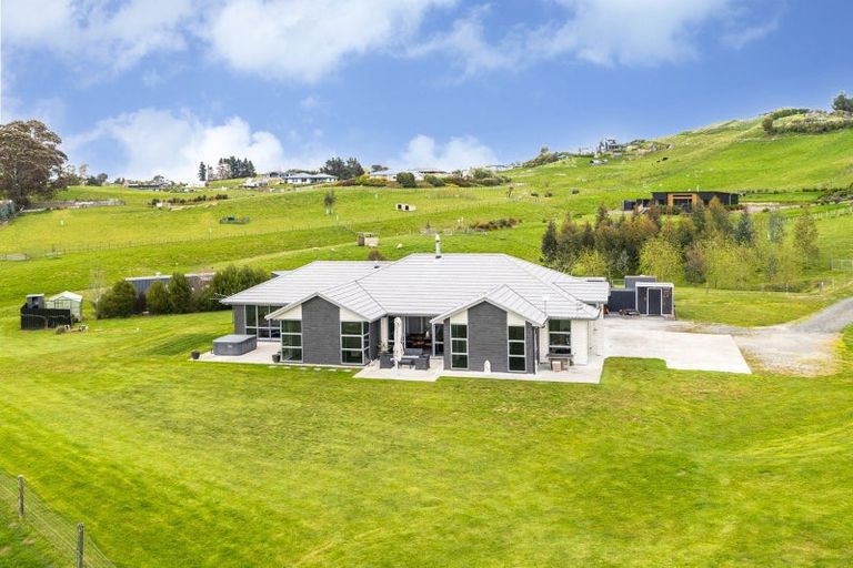 Photo of property in 52 Highlands Drive, Waipawa, 4210