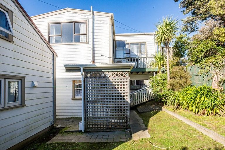 Photo of property in 81 Northland Road, Northland, Wellington, 6012