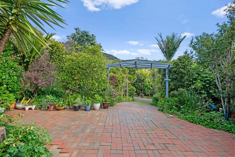 Photo of property in 100 Seaview Road, Piha, New Lynn, 0772