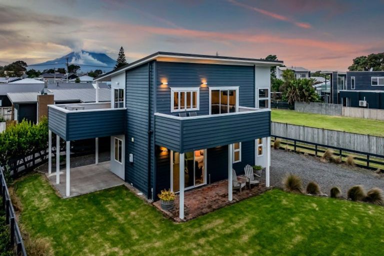 Photo of property in 5 Dorset Street, Opunake, 4616