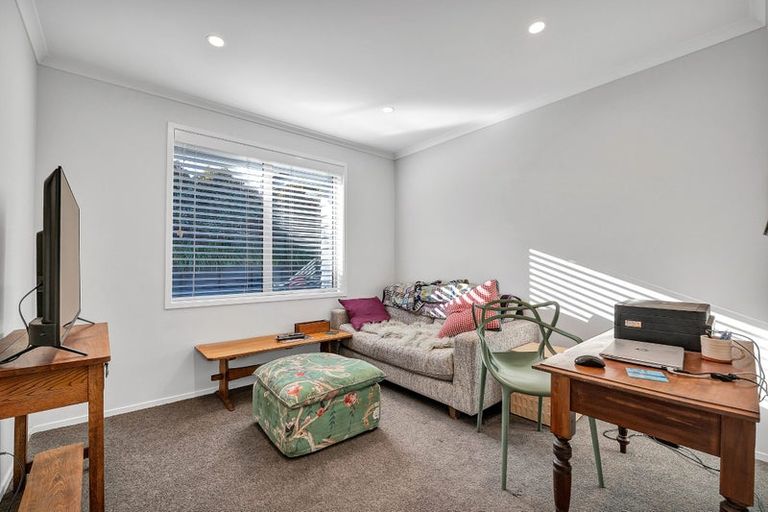 Photo of property in 83a Young Street, New Plymouth, 4310