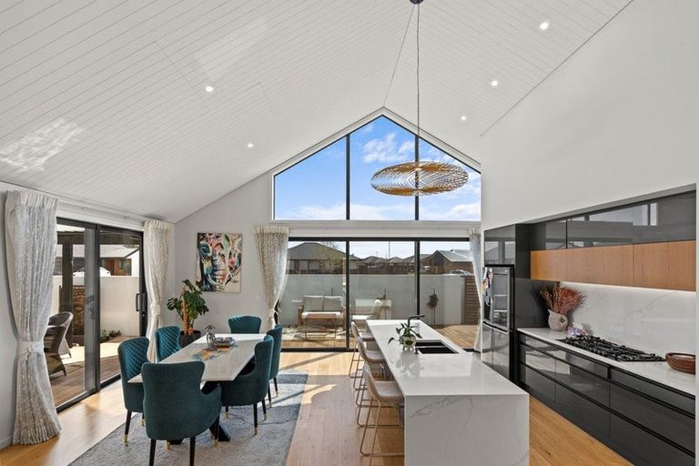 Photo of property in 34 Evelyn Crescent, Marshland, Christchurch, 8083